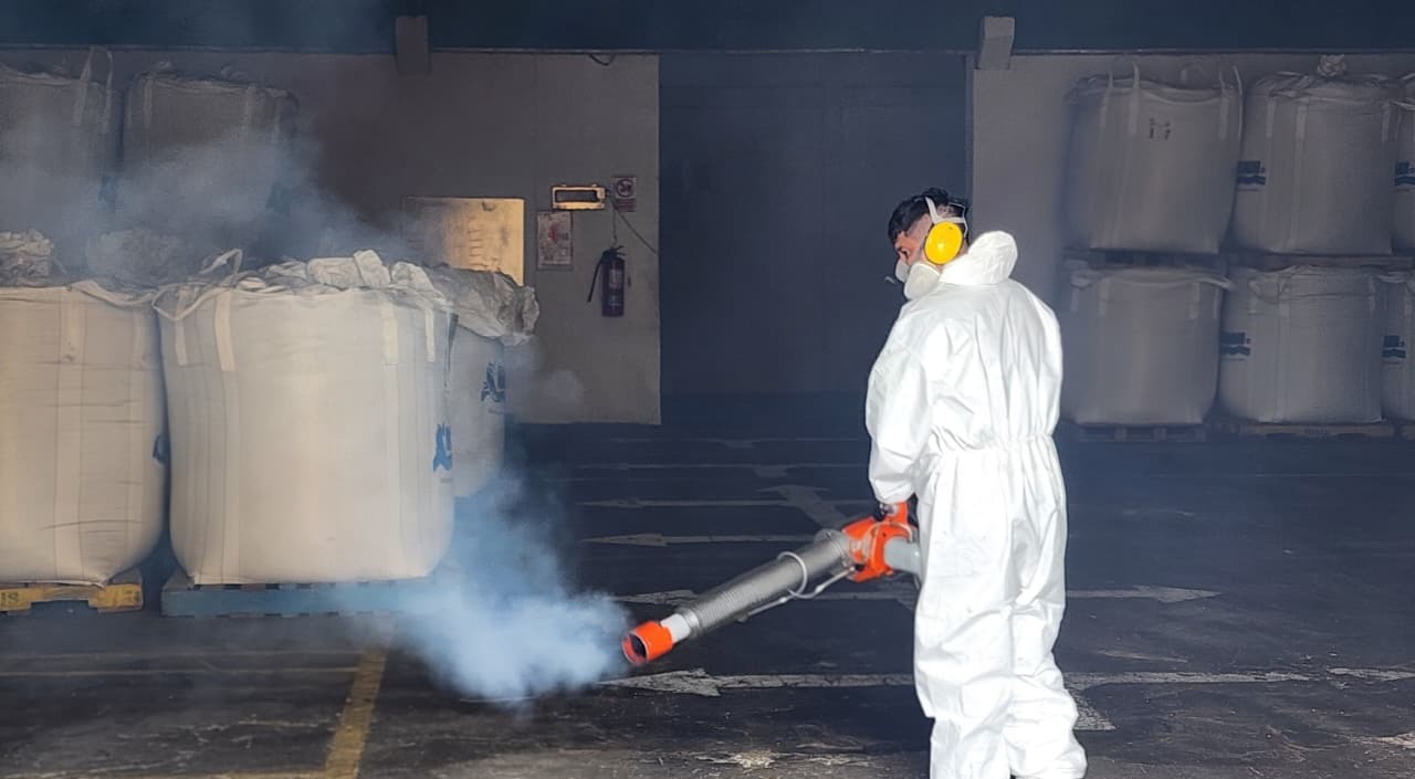 Termonebulización en bodega de materias primas